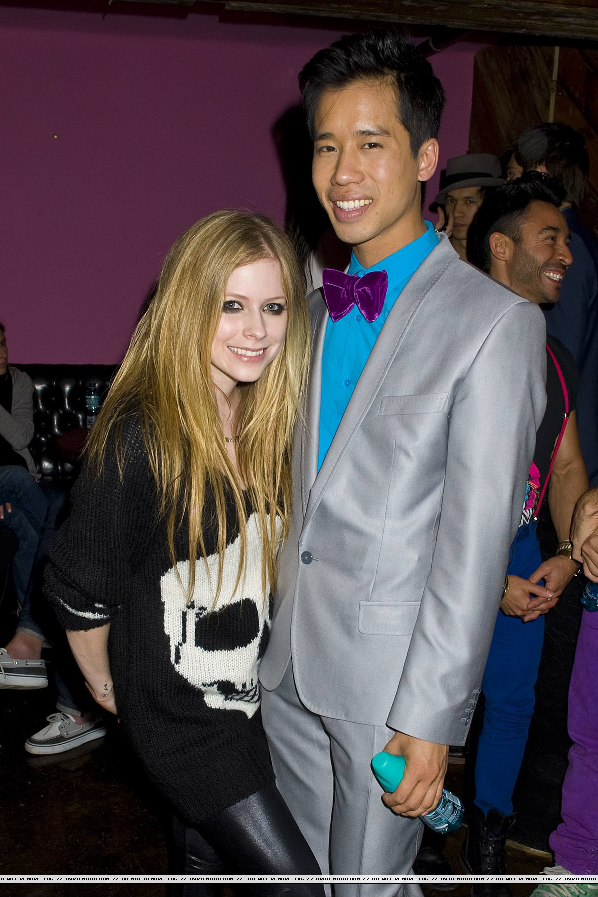 avrilmidiajustjared2.jpg