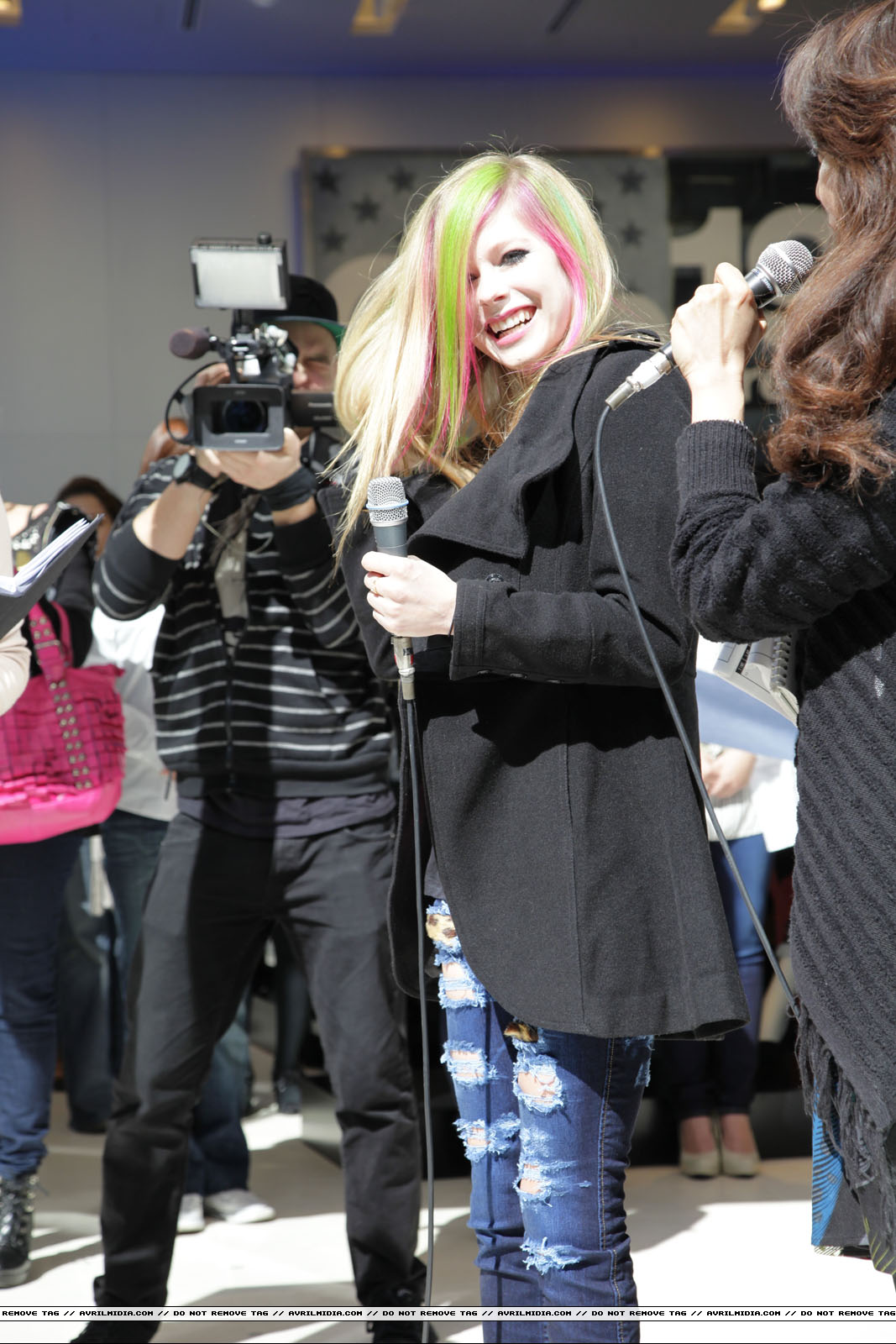 avrillavigne-2011gapjapanstoreopening3mar-12tc_copia.jpg