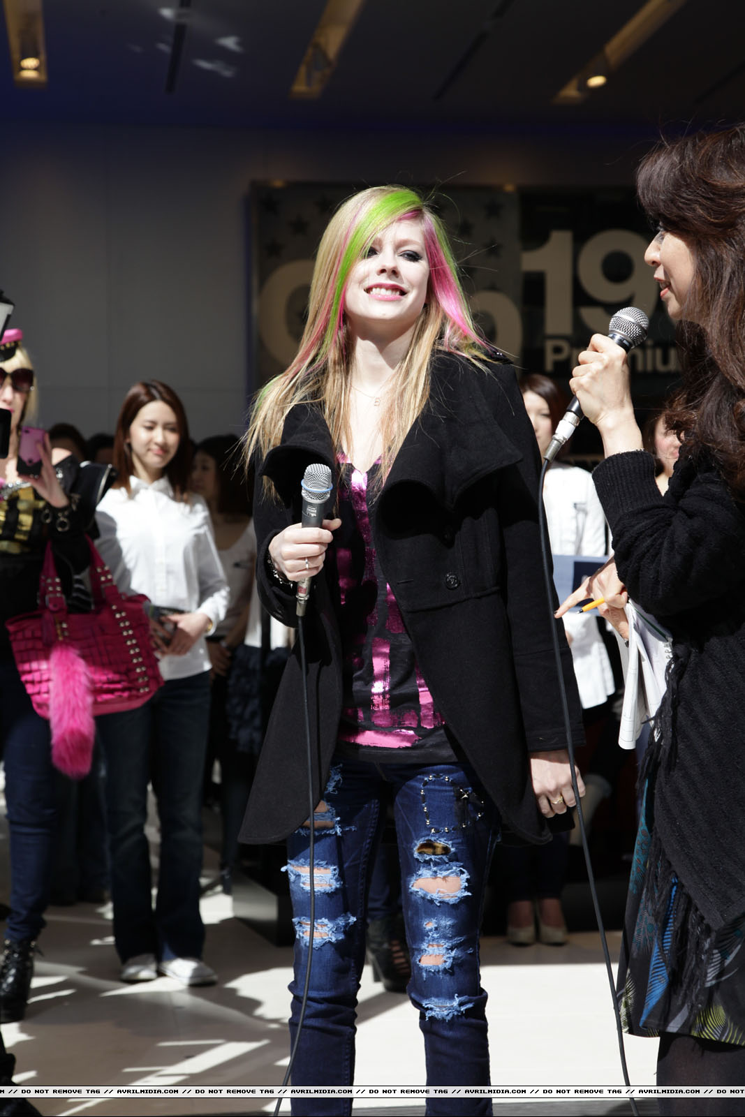 avrillavigne-2011gapjapanstoreopening3mar-15tc_copia.jpg