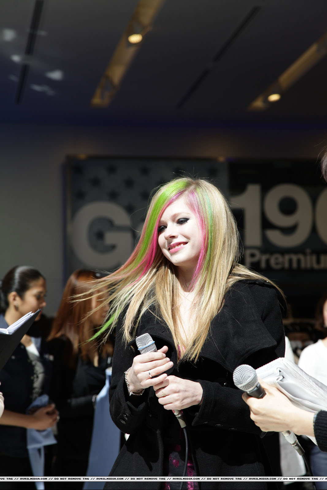 avrillavigne-2011gapjapanstoreopening3mar-17tc_copia.jpg