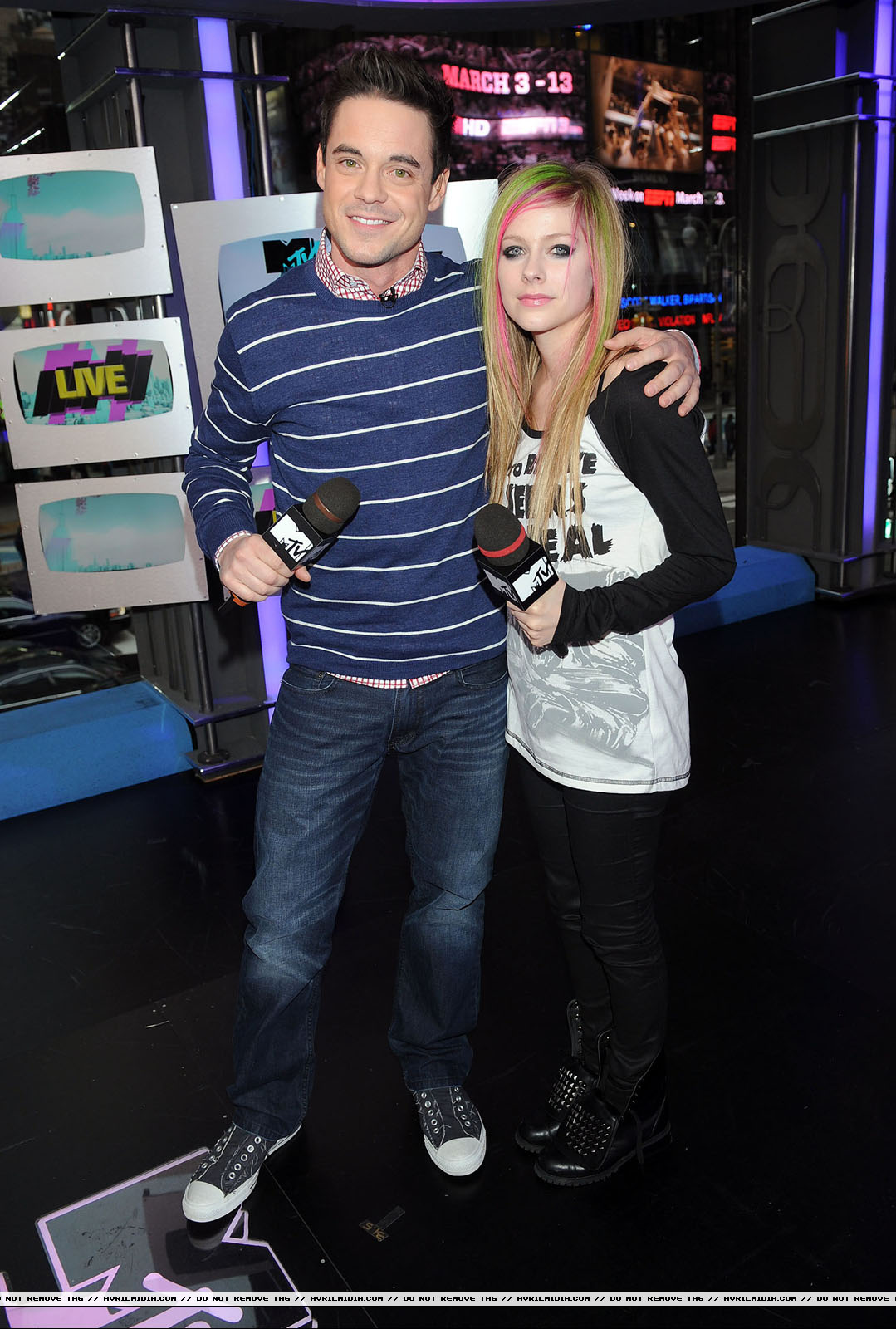 avrillavigne-2011mtvthesevenshow8mar-35tc_copia.jpg