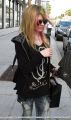 00877-avrillavigne-runningerrandsinbhillsmarch1620_copia.jpg