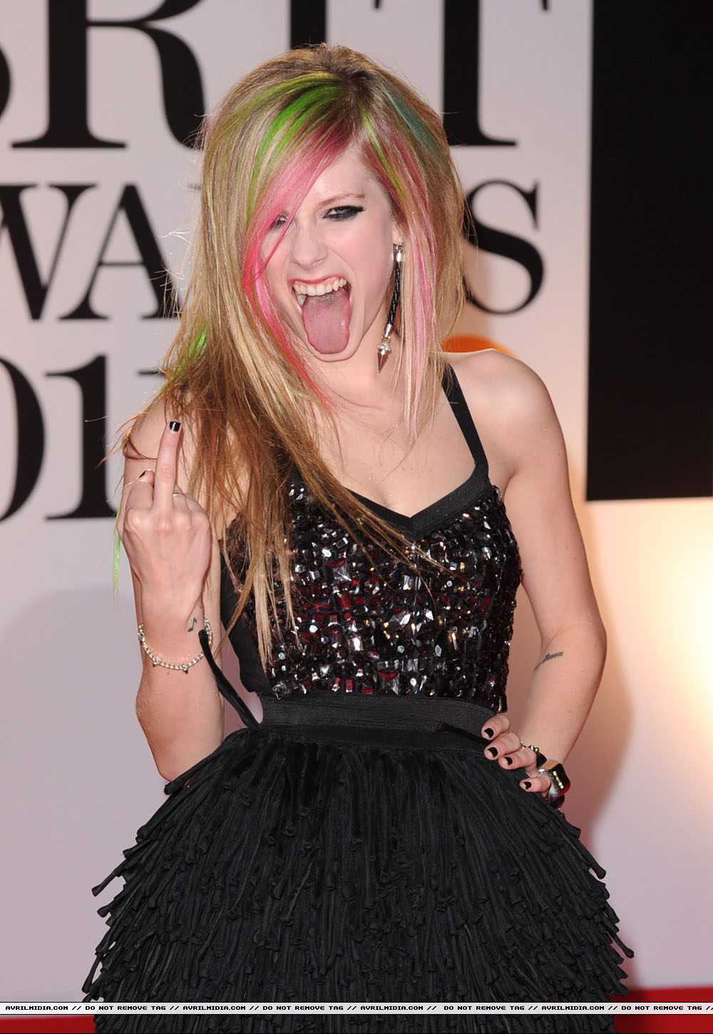 avrillavigne-2011britawards15feb-140tc_copy.jpg