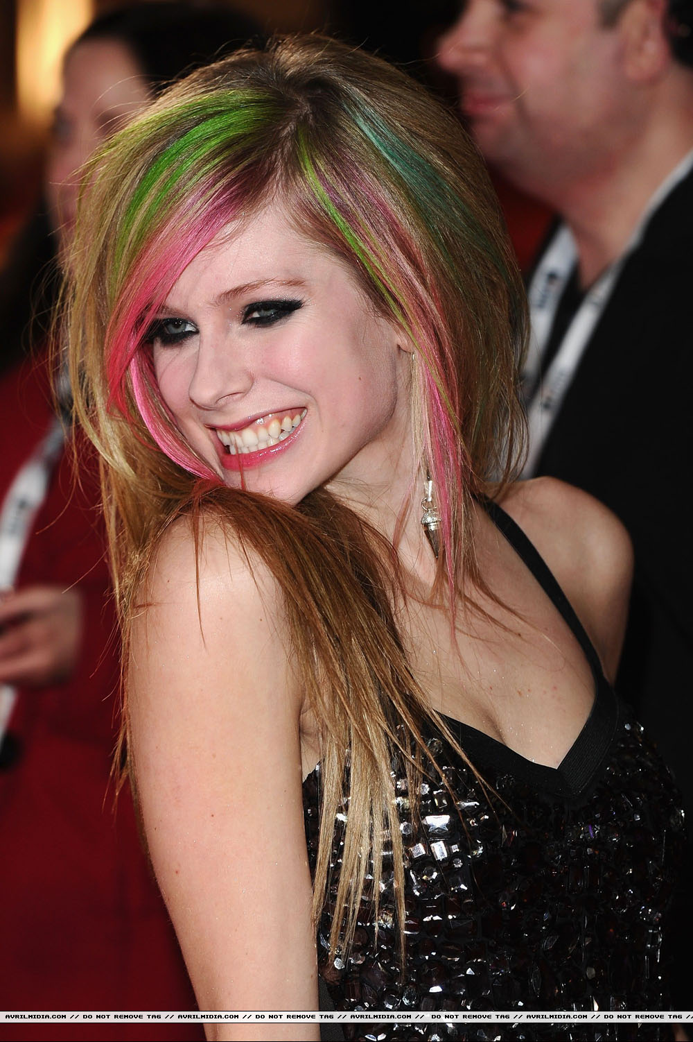 avrillavigne-2011britawards15feb-37tc_copy.jpg