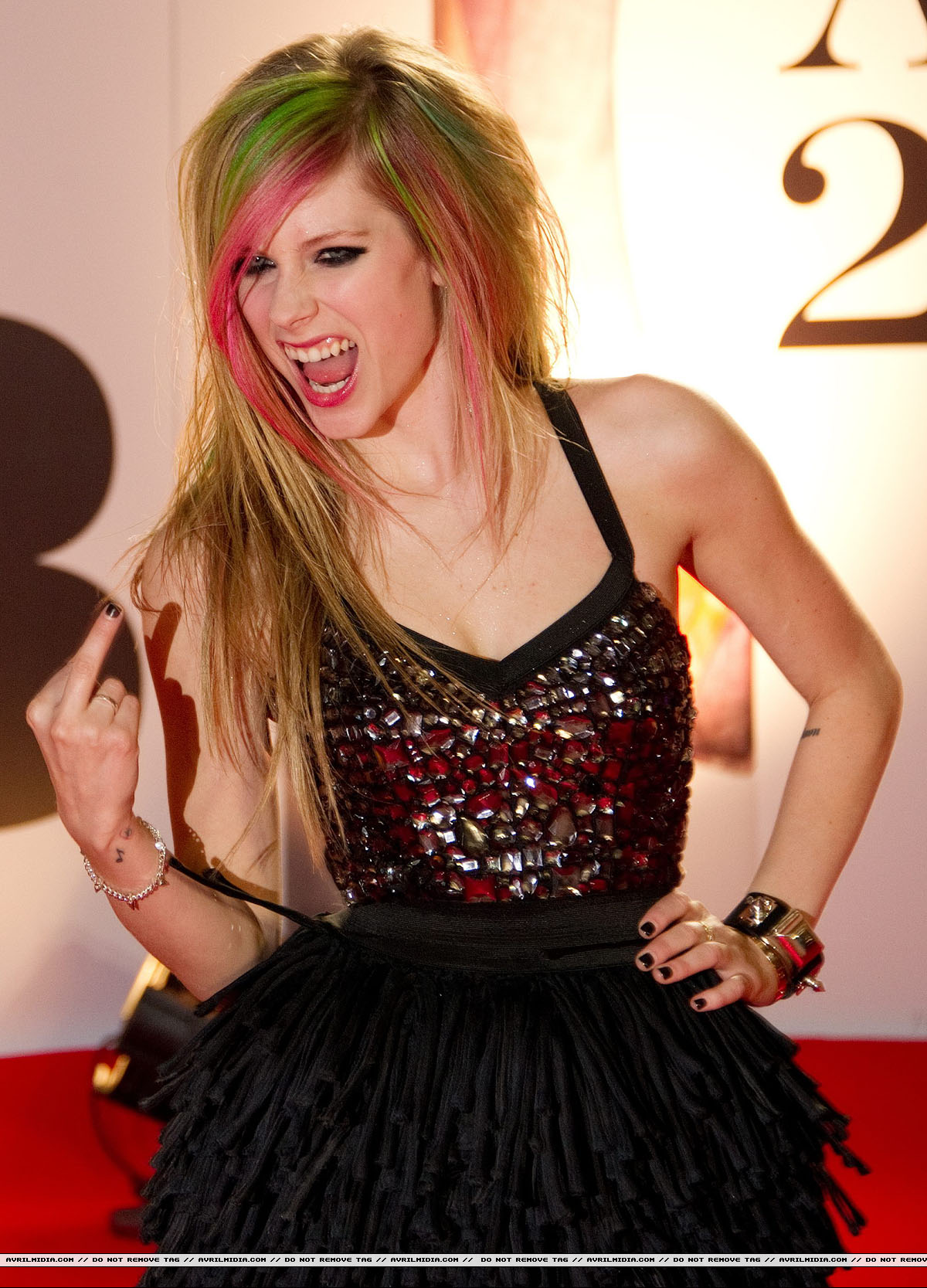 avrillavigne-2011britawards15feb-39tc_copy.jpg