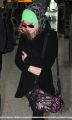 avrillavigne-2011londoncandids17feb-30tc_copy.jpg