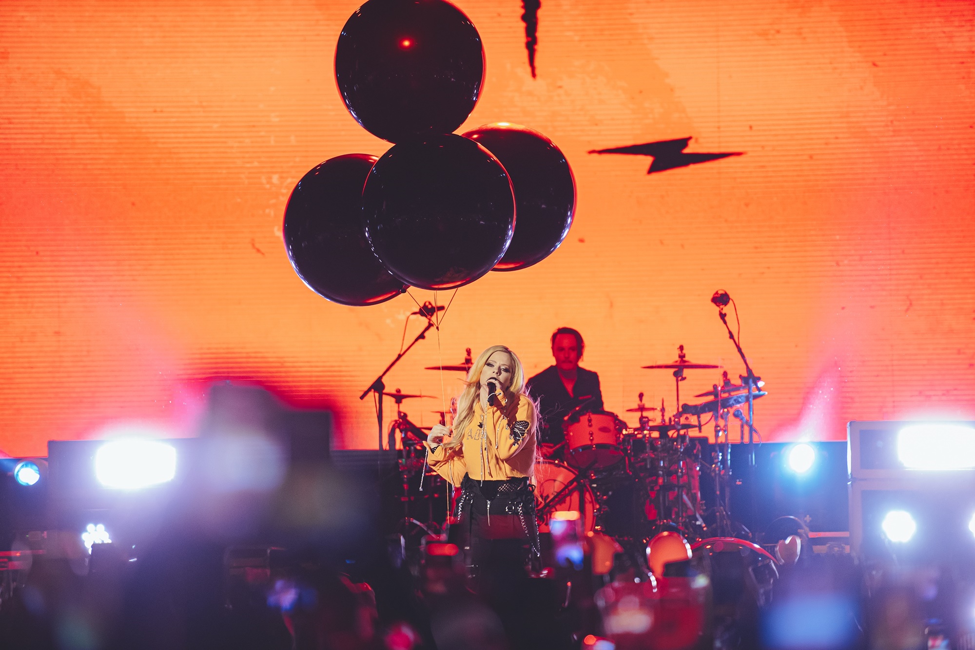 avrilmidia_lovesuxtour29.jpg