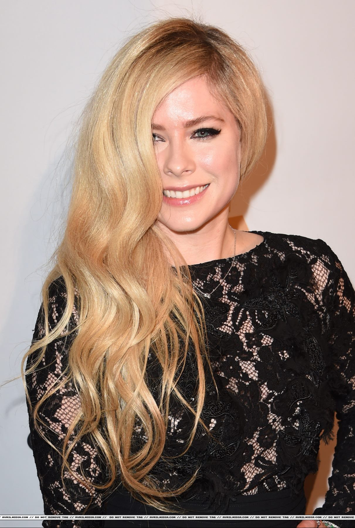 avrilmidia_pregrammy02.jpg