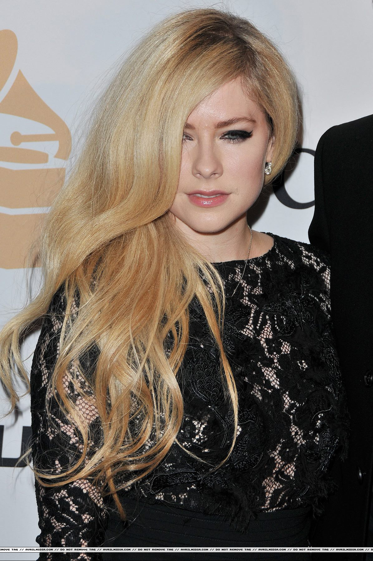 avrilmidia_pregrammy036.jpg