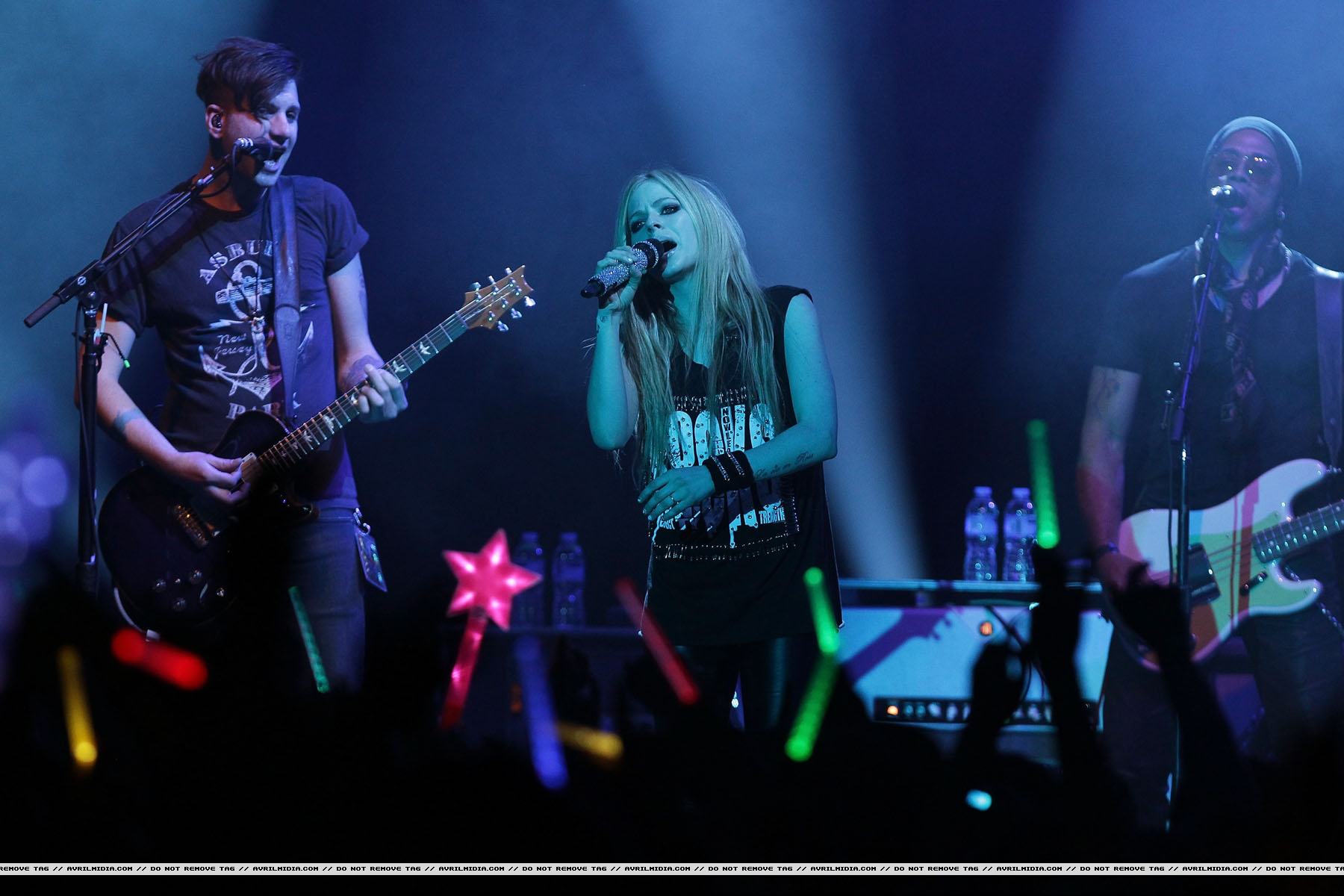 avrilmidia_tour06.jpg